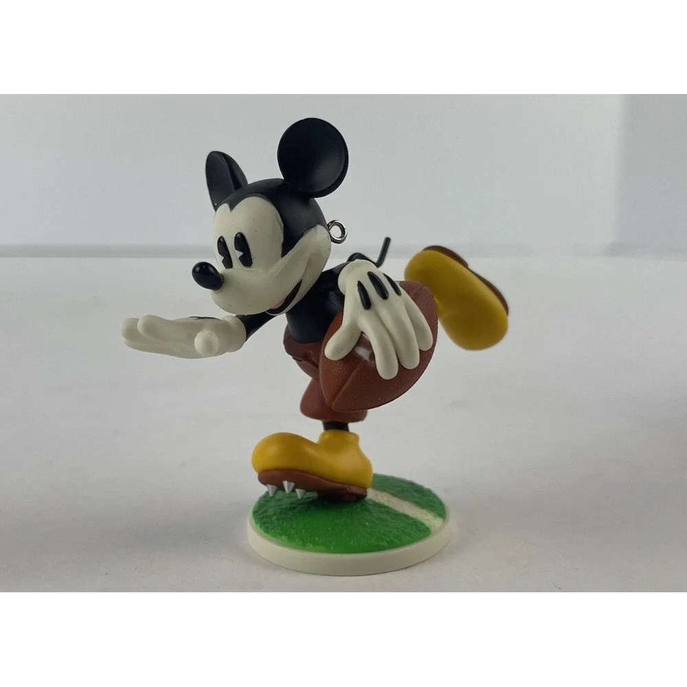 2016 Hallmark Keepsake Christmas Disney Ornament-Touchdown Mickey-Artist Crafted